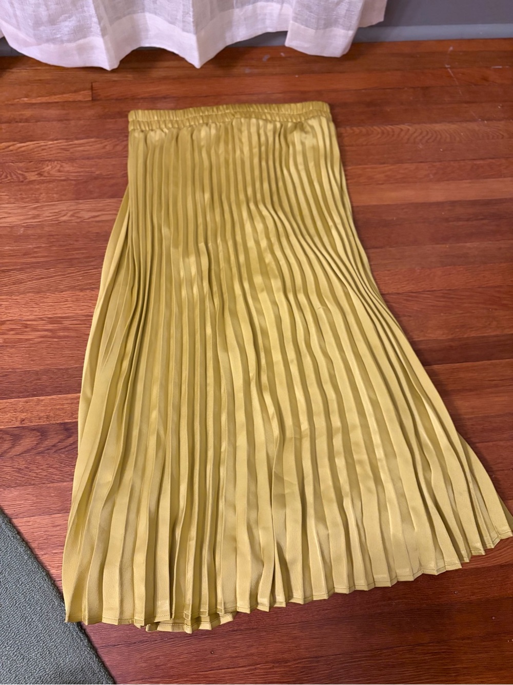 Sadie & Love Pleated Midi Skirt in Chartreuse